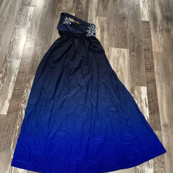 Beautiful faded blue to navy dress with rhinestone design on side - Picture 3 of 5